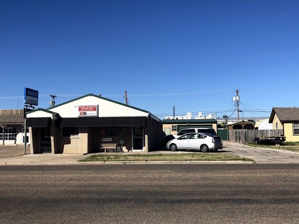 MANNIS INSURANCE BUILDING: 310 S Bliss Ave, Dumas, TX 79029